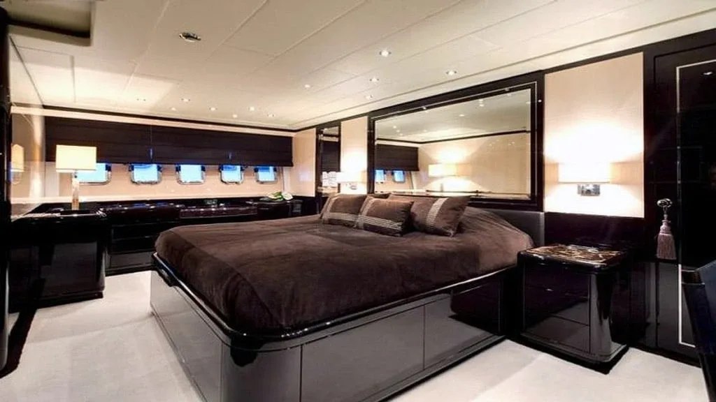 MANGUSTA ENZO 92' — photo 6 sur 6