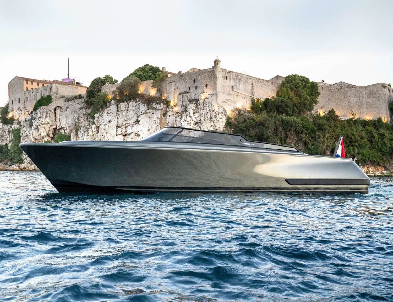 M/Y REBORN BOWRIDER 38